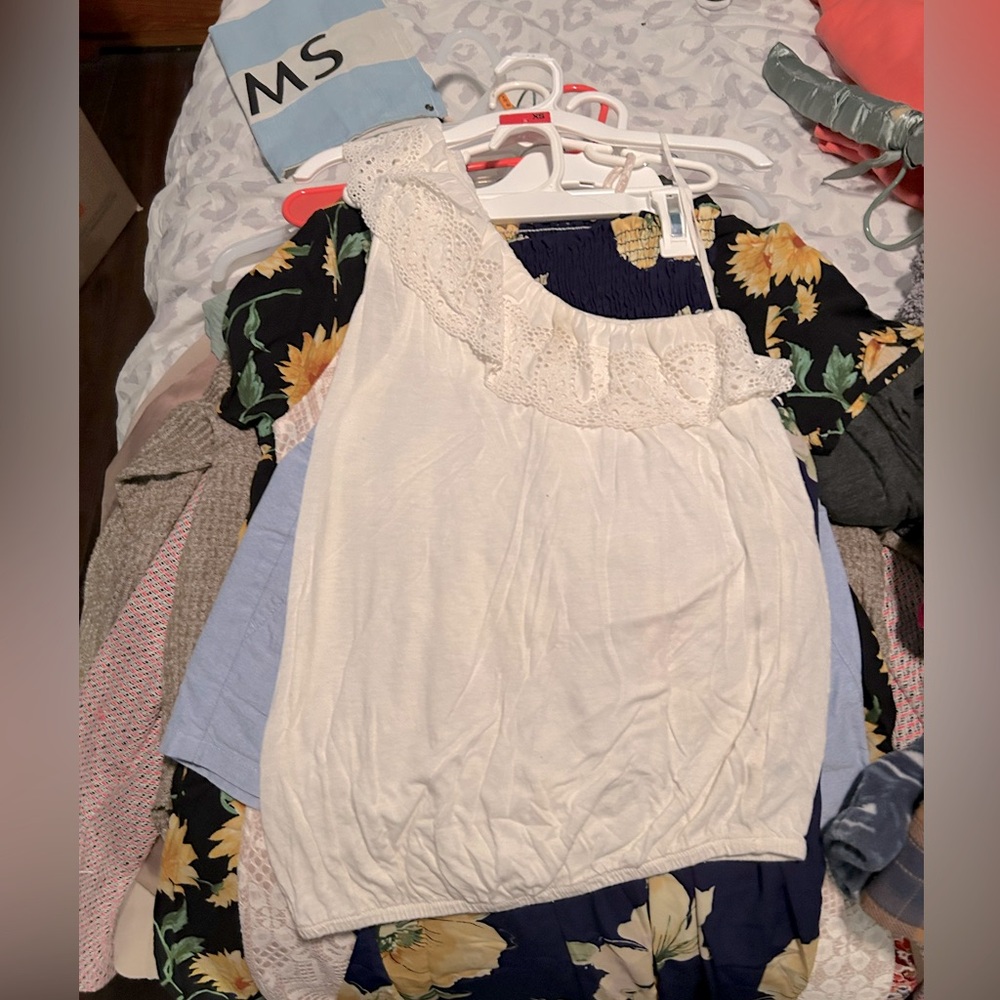 🎀🩷🩵American Eagle One Shoulder Top